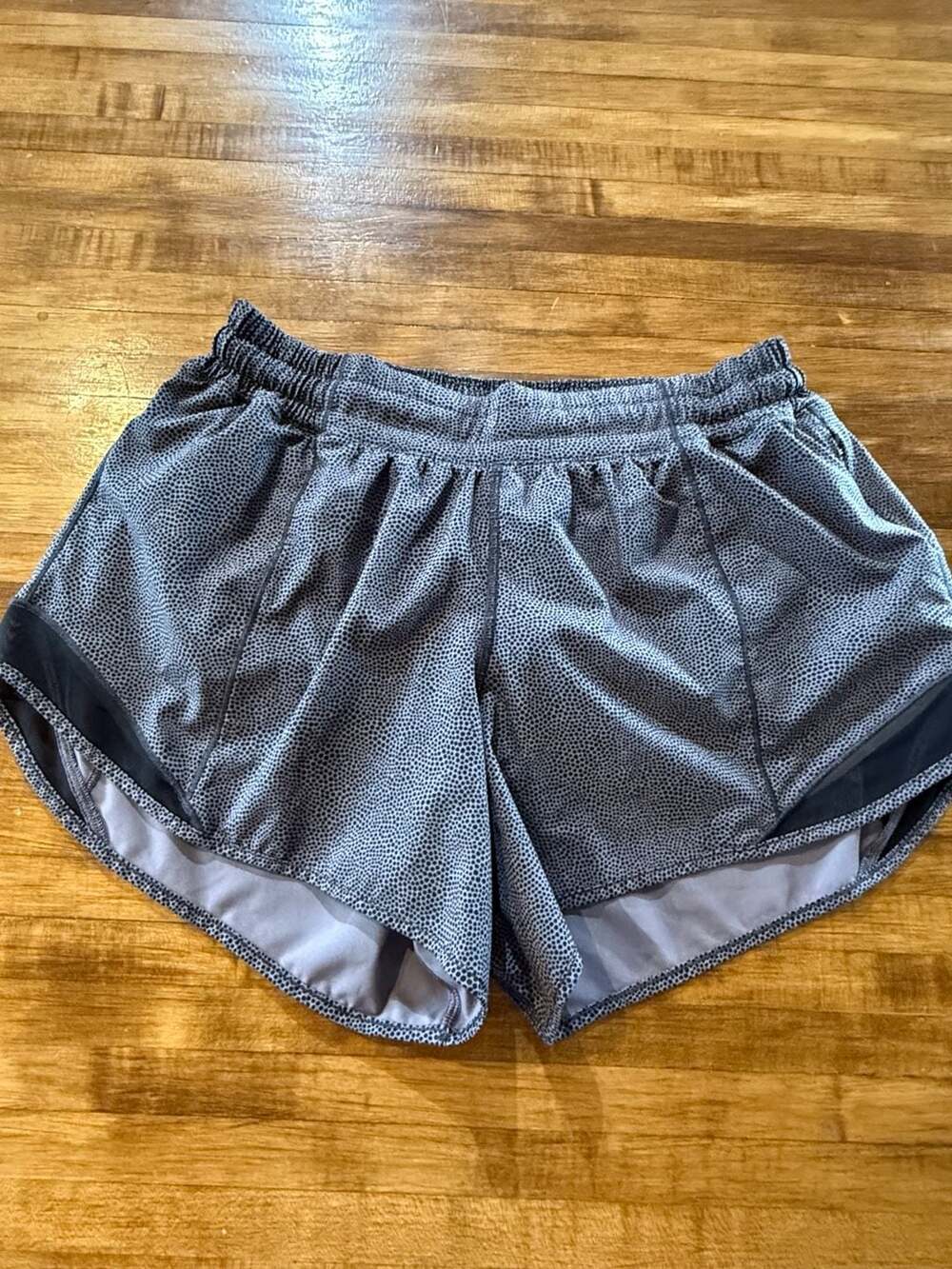 Lululemon Hotty Hot Short II Women's 4 Tall Gray Polka Dot Running Shorts